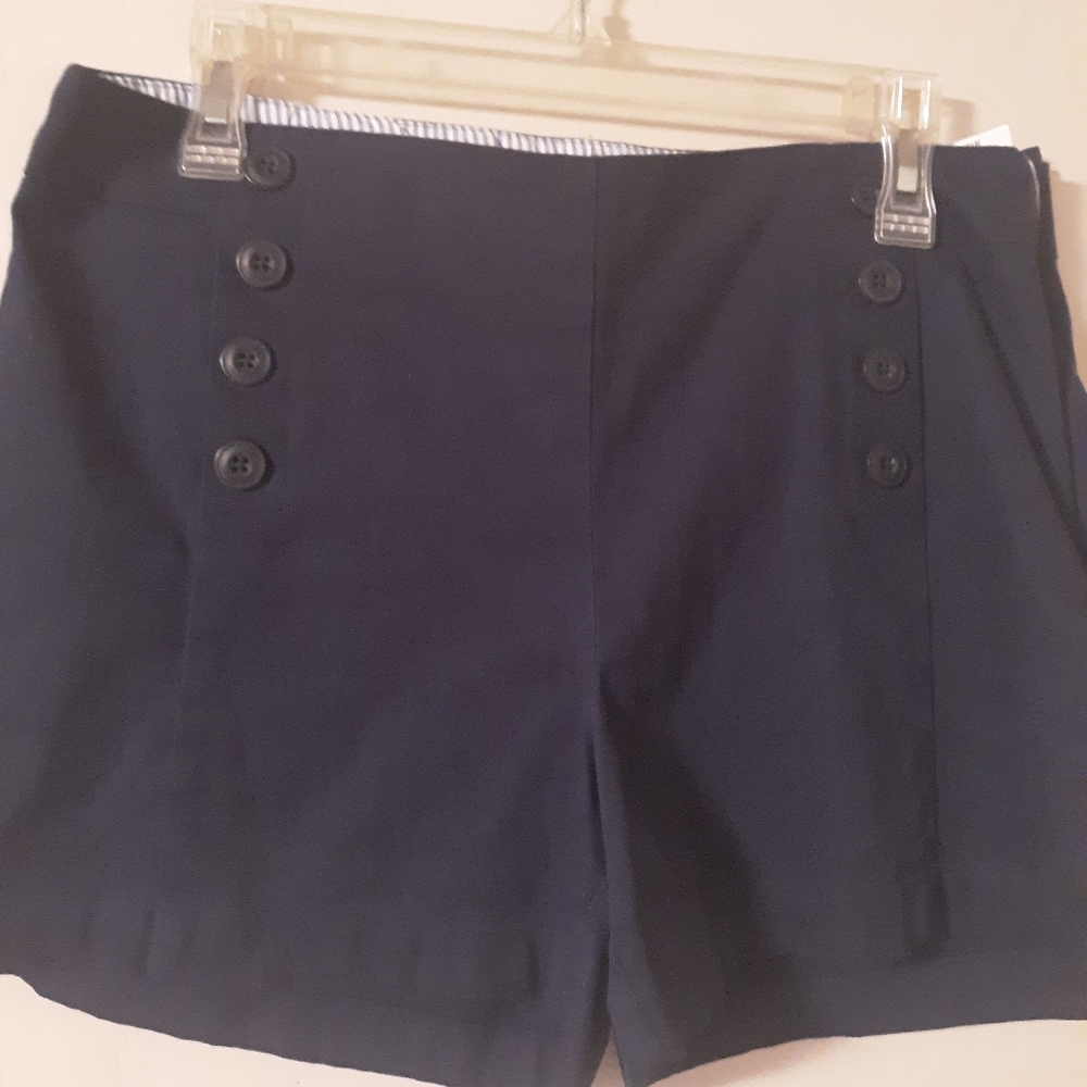 Flat front button detail shorts